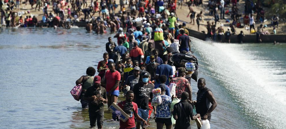 Thousands of Migrants Held in Squalor Under Texas Bridge