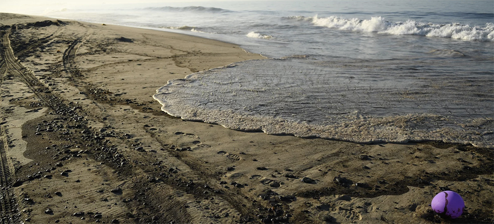 A Massive Oil Spill in the Pacific Ocean Has Reached the Southern California Coast