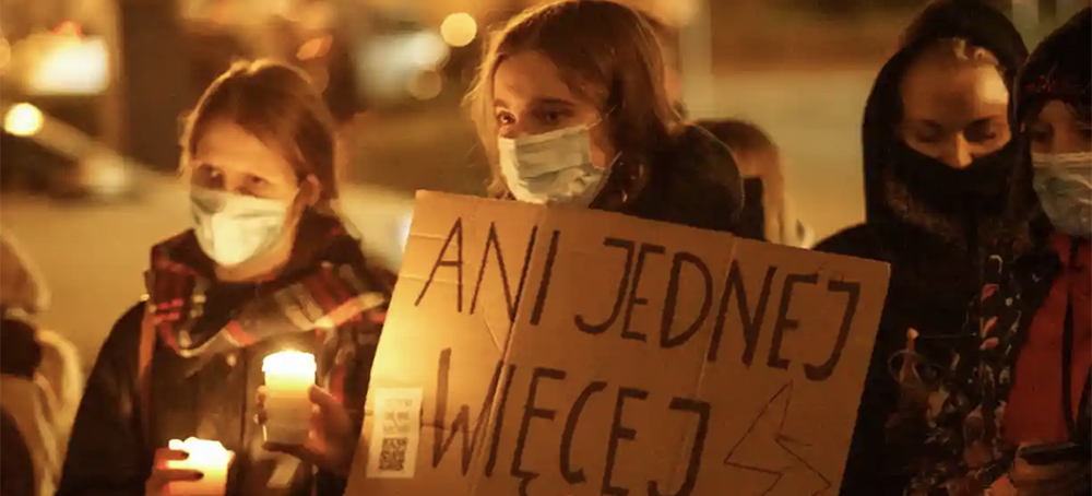 Poland: Activists Protest After Woman's Death in Wake of Strict Abortion Law