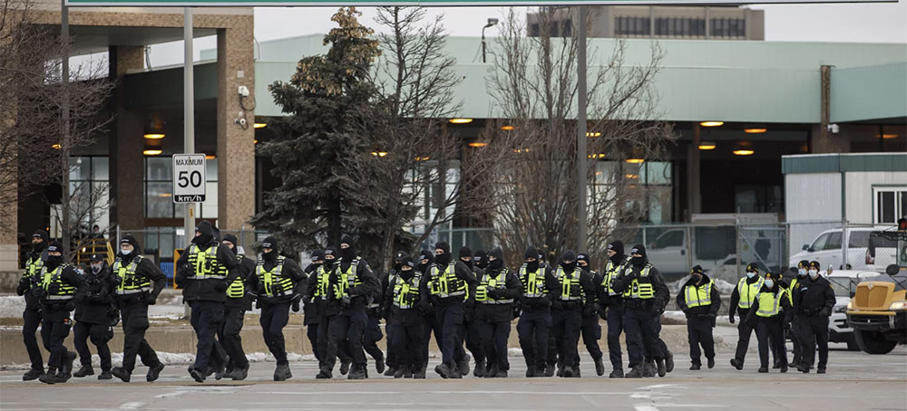 Police Clear Out Truckers, but Protesters on Foot Keep US-Canada Bridge Closed