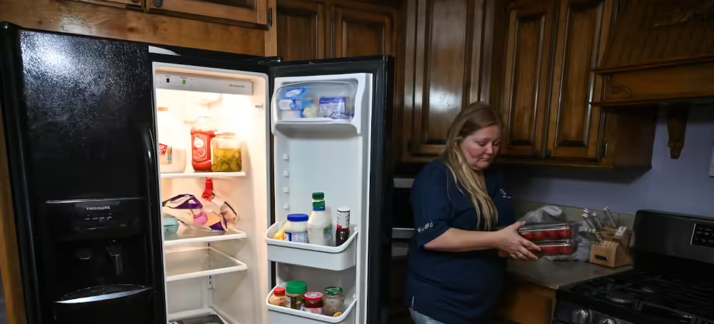 A Mom Struggles to Feed Her Kids After GOP States Reject Federal Funds